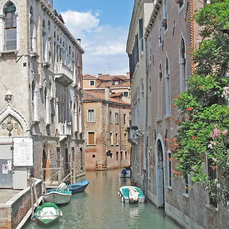 San Vio 140s Apartment